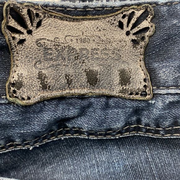 Women’s Express brand denim Jeans Size 2 RARE snaps on side straight leg stylish - Picture 5 of 8